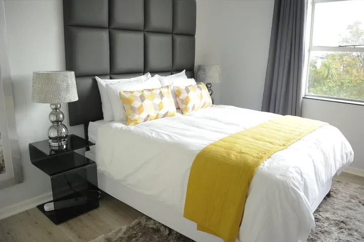 Chambre équipée